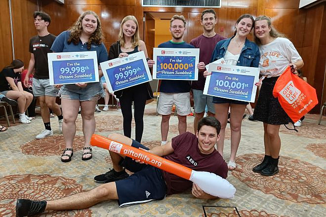 Mitch Linefsky (center with “100,000th” sign) and other members of the Gift of Life Marrow Registry. Credit: Courtesy of the Gift of Life.