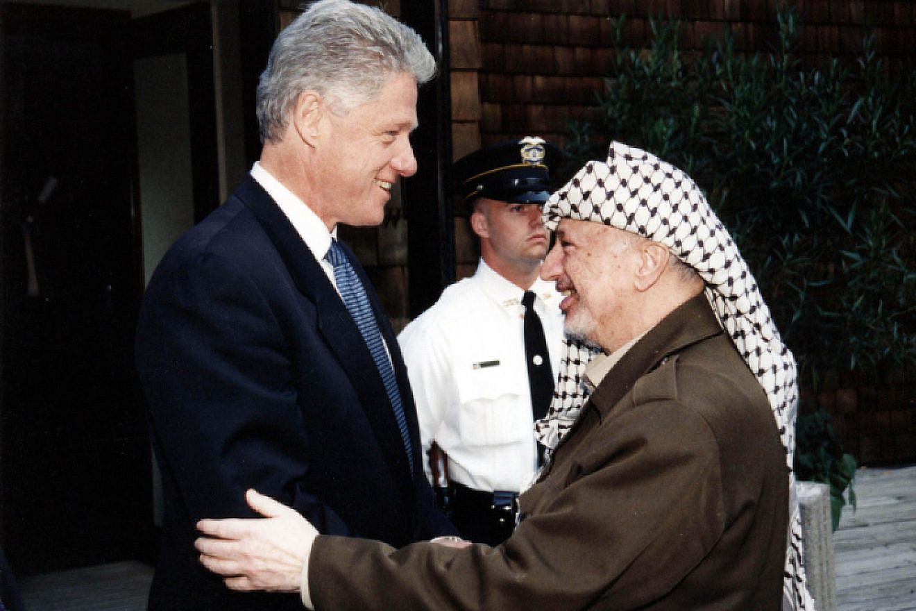 U.S. President Bill Clinton with PLO Chairman Yasser Arafat. Photo by Palestinian Authority via Abed Al Rahim Al Khatib/Flash90.