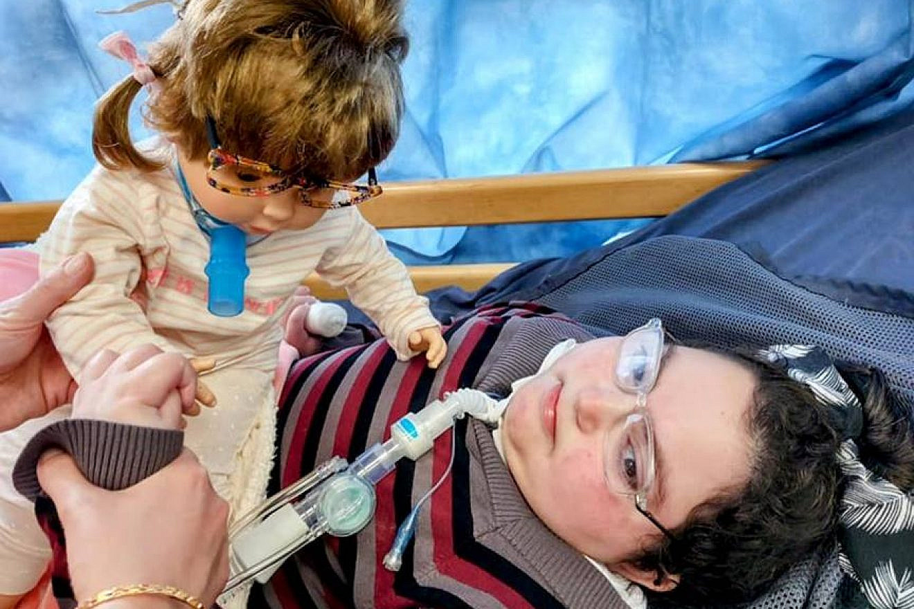 As part of the “Toy Like Me” initiative, an ADI Jerusalem receives a doll with a feeding tube. Credit: ADI.