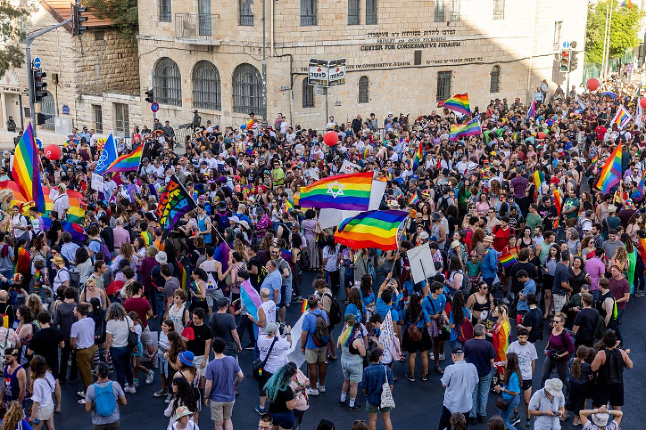 Thousands take part in the annual Jerusalem gay pride parade, June 2, 2022. Photo by Yonatan Sindel/Flash90.