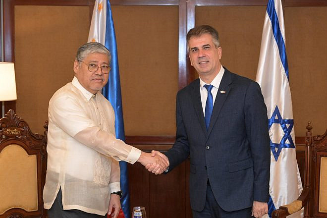 Israeli Foreign Minister Eli Cohen, right, with his counterpart, Philippine Foreign Minister Enrique Manelo, in Manila on June 5, 2023. Source: Twitter