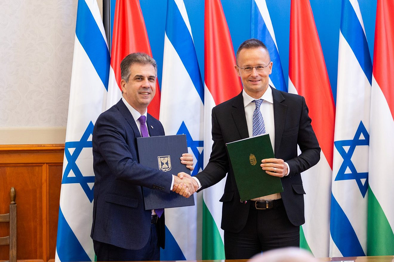 Israeli Foreign Minister Eli Cohen, left, with Hungarian Foreign Minister Péter Szijjárto in Budapest on May 31, 2023. Source: Eli Cohen via Twitter