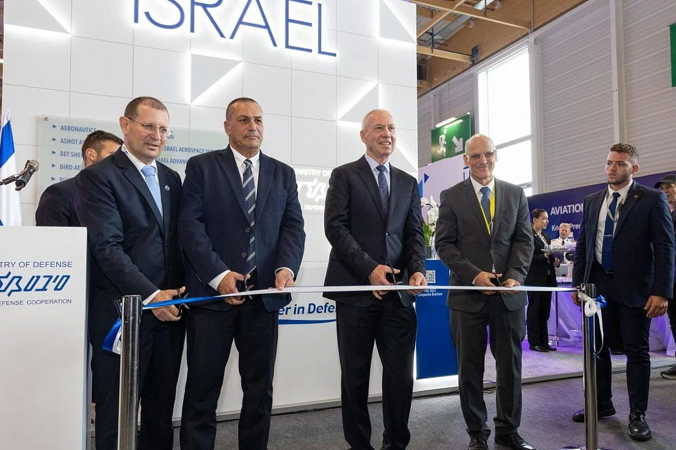 Seventeen Israeli defense firms participate in the inauguration of the national pavilion at the 2023 Paris Air Show, June 19, 2023. Credit: Ariel Hermoni, Israeli Ministry of Defense.