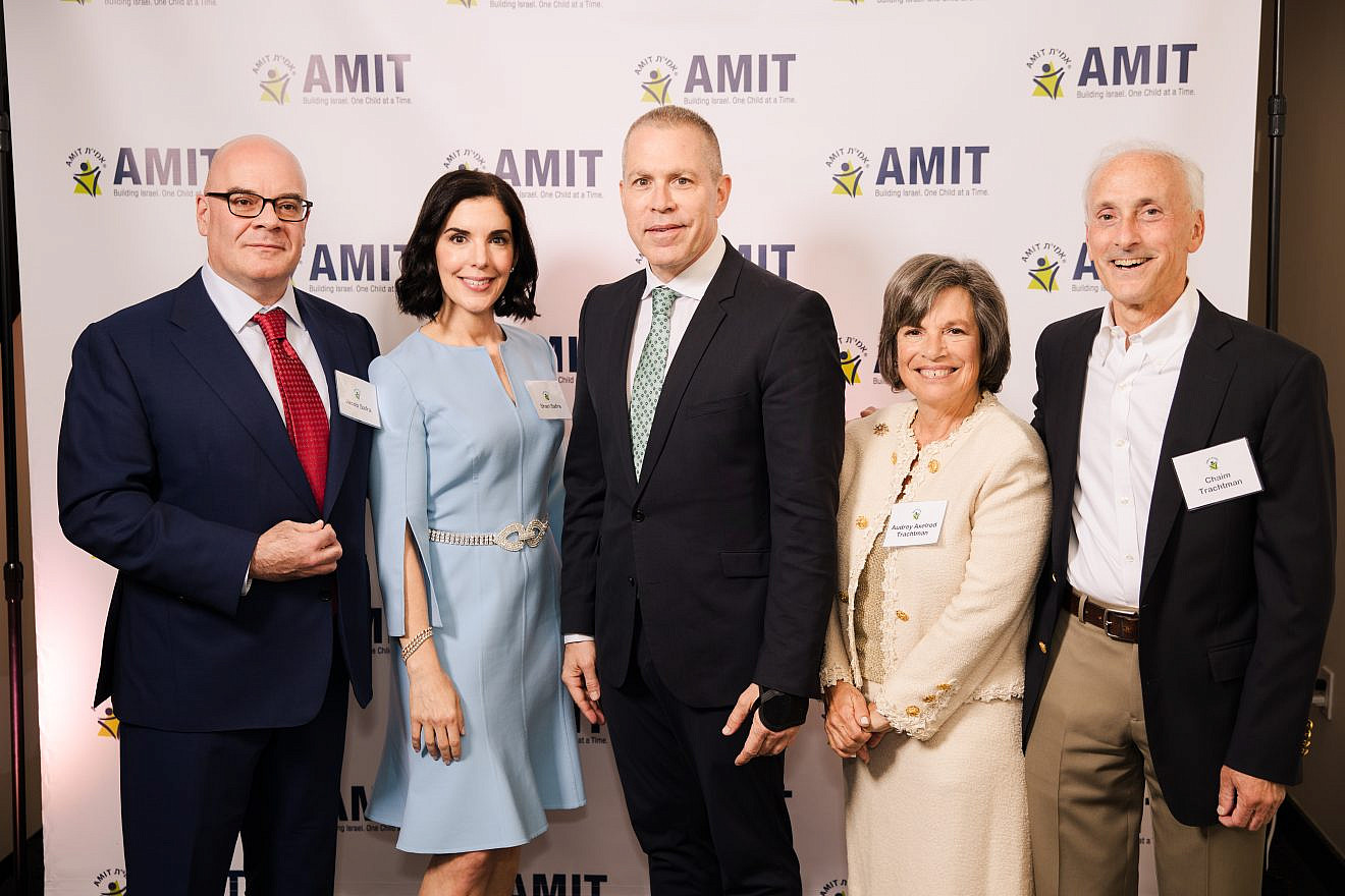 AMIT Children inaugurates new President, Shari Safra, and board at 98th Annual Assembly on Wednesday, June 14, 2023. From left to right: Jacob M. Safra, Shari Safra, Gilad Erdan, Israeli Ambassador to the United Nations, Audrey Axelrod Trachtman, and Chaim Trachtman.