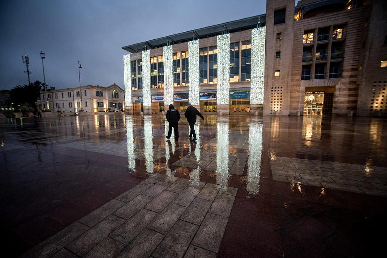 Jerusalem City Hall on a rainy day, Jan. 16, 2019. Photo by Aviv Hertz/TPS.