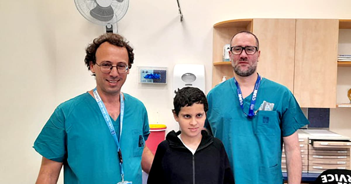 جراحو القدس يعيدون ربط رأس صبي عربي بعد قطع رأسه من الداخل