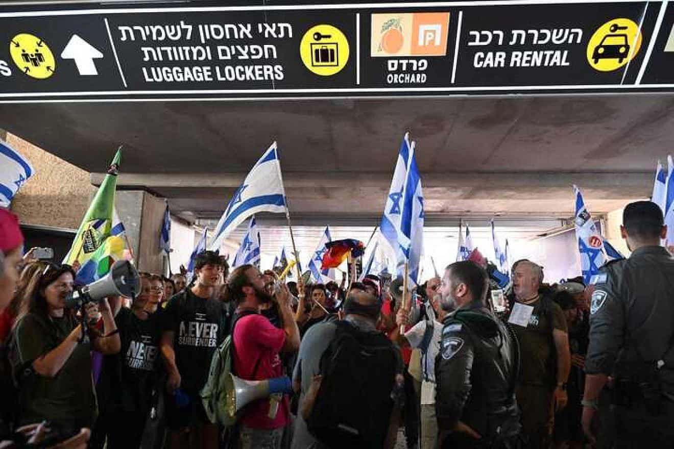 Activists try to shut down Ben-Gurion International Airport, July 3, 2023. Photo by Yossi Zeliger/TPS.
