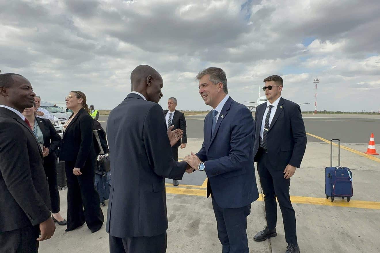 Israeli Foreign Minister Eli Cohen (right) arrives in Nairobi, Kenya, July 16, 2023. Credit: Israeli Foreign Ministry.