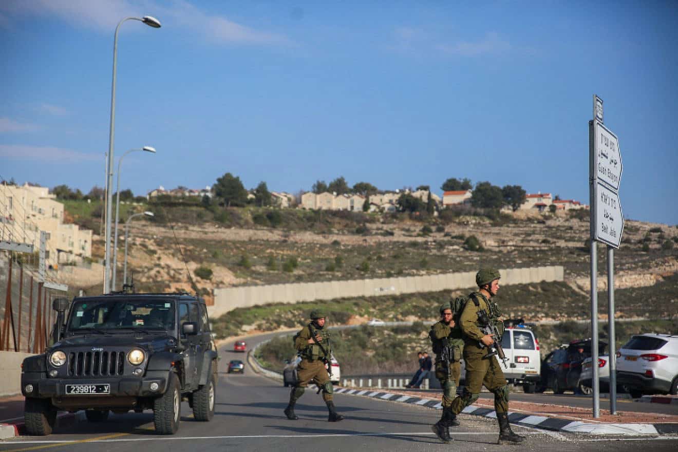 IDF soldiers at the entrance to Har Gilo, Feb. 23, 2020. Photo by Yonatan Sindel/Flash90.