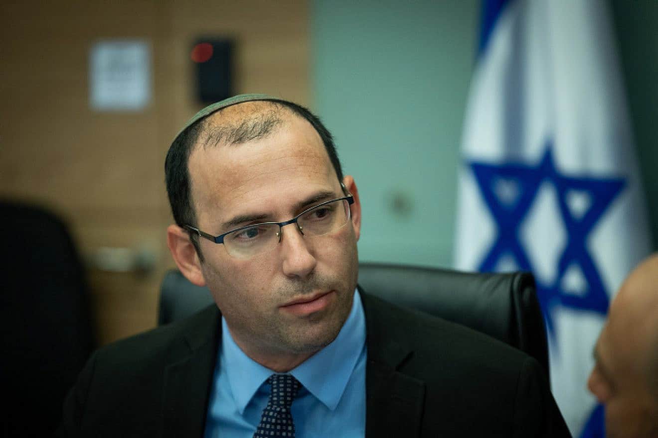 Knesset Constitution, Law and Justice Committee head Simcha Rothman chairs leads a committee meeting in Jerusalem, July 4, 2023. Photo by Yonatan Sindel/Flash90.