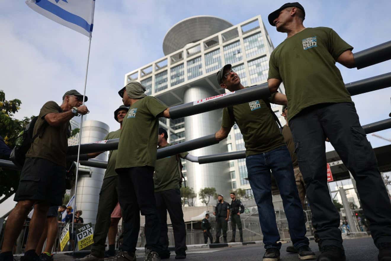 Opponents to judicial reform in Israel block an entrance to the Kirya military headquarters in Tel Aviv, July 18, 2023. Photo by Chaim Goldberg/Flash90.
