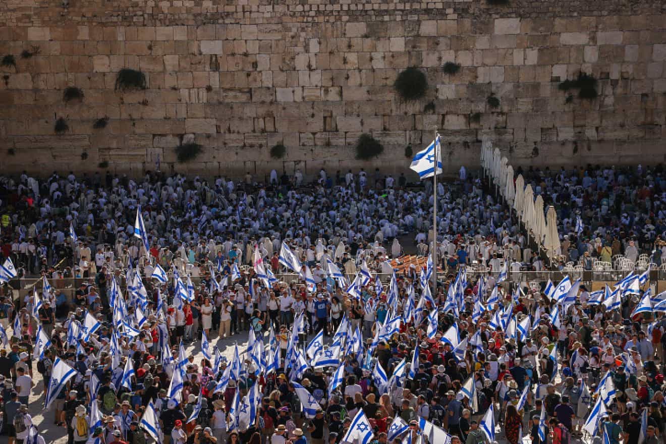 Reform opponents attend prayers at the Western Wall in Jerusalem, July 23, 2023. Photo by Chaim Goldberg/Flash90.