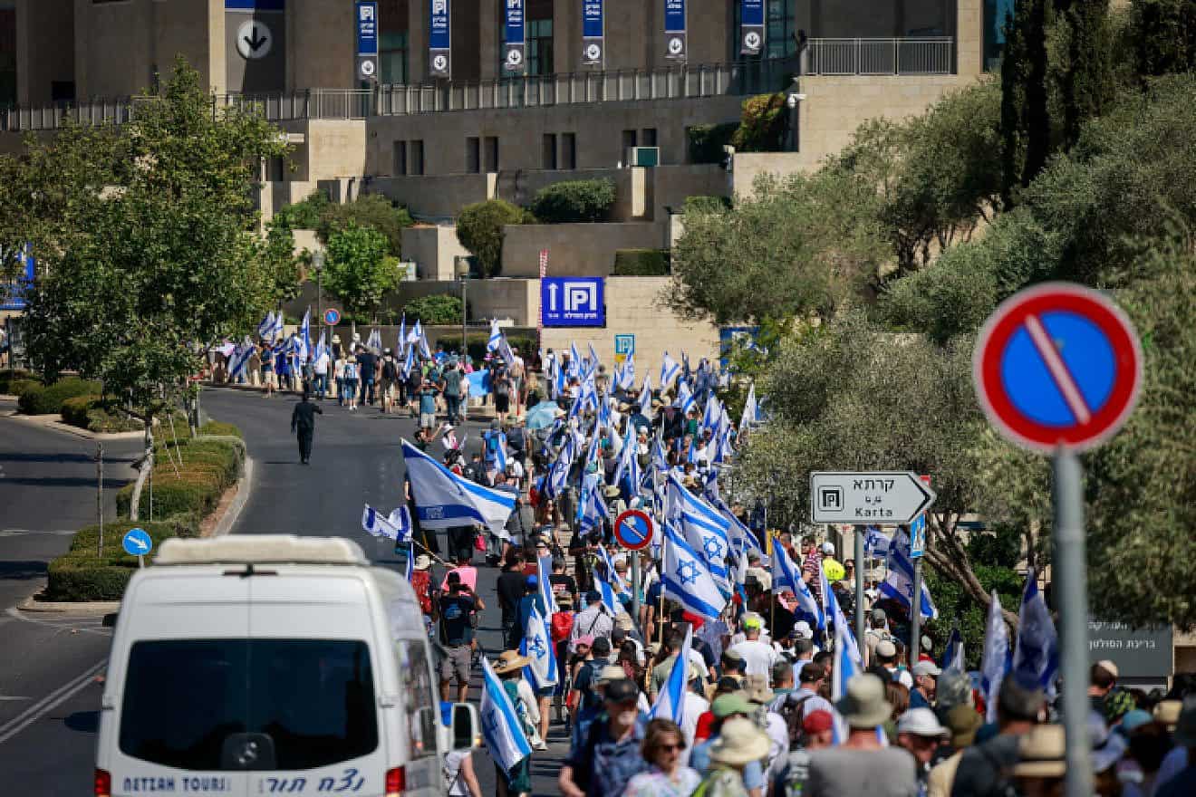 Reform opponents march towards the Knesset after prayers at the Western Wall in Jerusalem, July 23, 2023. Photo by Chaim Goldberg/Flash90.