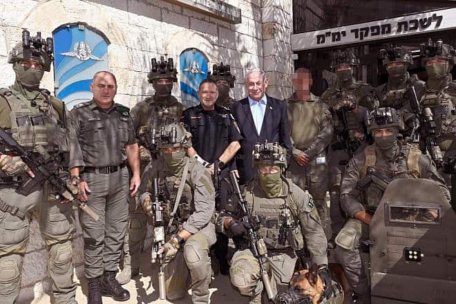 Israeli Prime Minister Benjamin Netanyahu and Israel Police Commissioner Yaakov Shabtai with the Yamam counterterrorism unit, July 13, 2023. Photo by Haim Zach/GPO.