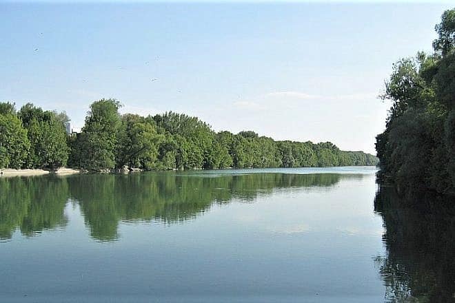 Isar River north of Munich, Germany. Credit: Florian Schütz via Wikimedia Commons.