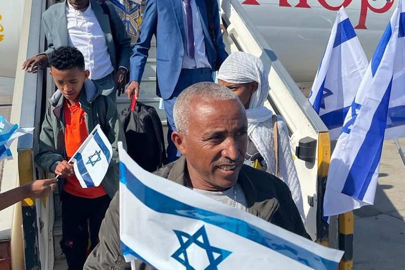 Ethiopian olim arrive at Ben-Gurion Airport, July 12, 2023. Credit: The Jewish Agency for Israel.