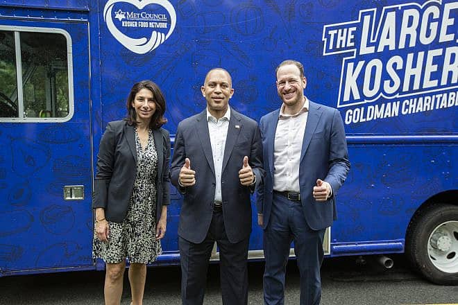 Jessica Chait (left), Met Council's managing director of food programs, Rep. Hakeem Jeffries (center) and Met Council CEO David Greenfield. Courtesy of Met Council.