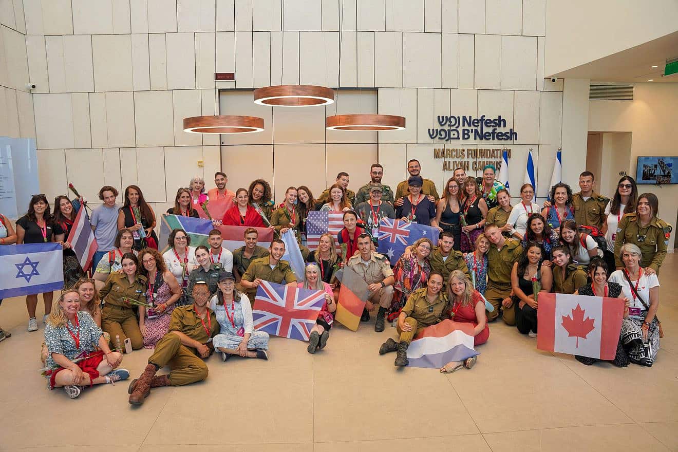 A group shot of lone soldiers posing with their mothers at the Nefesh B'Nefesh campus in Jerusalem. Photo courtesy of Nefesh B'Nefesh.