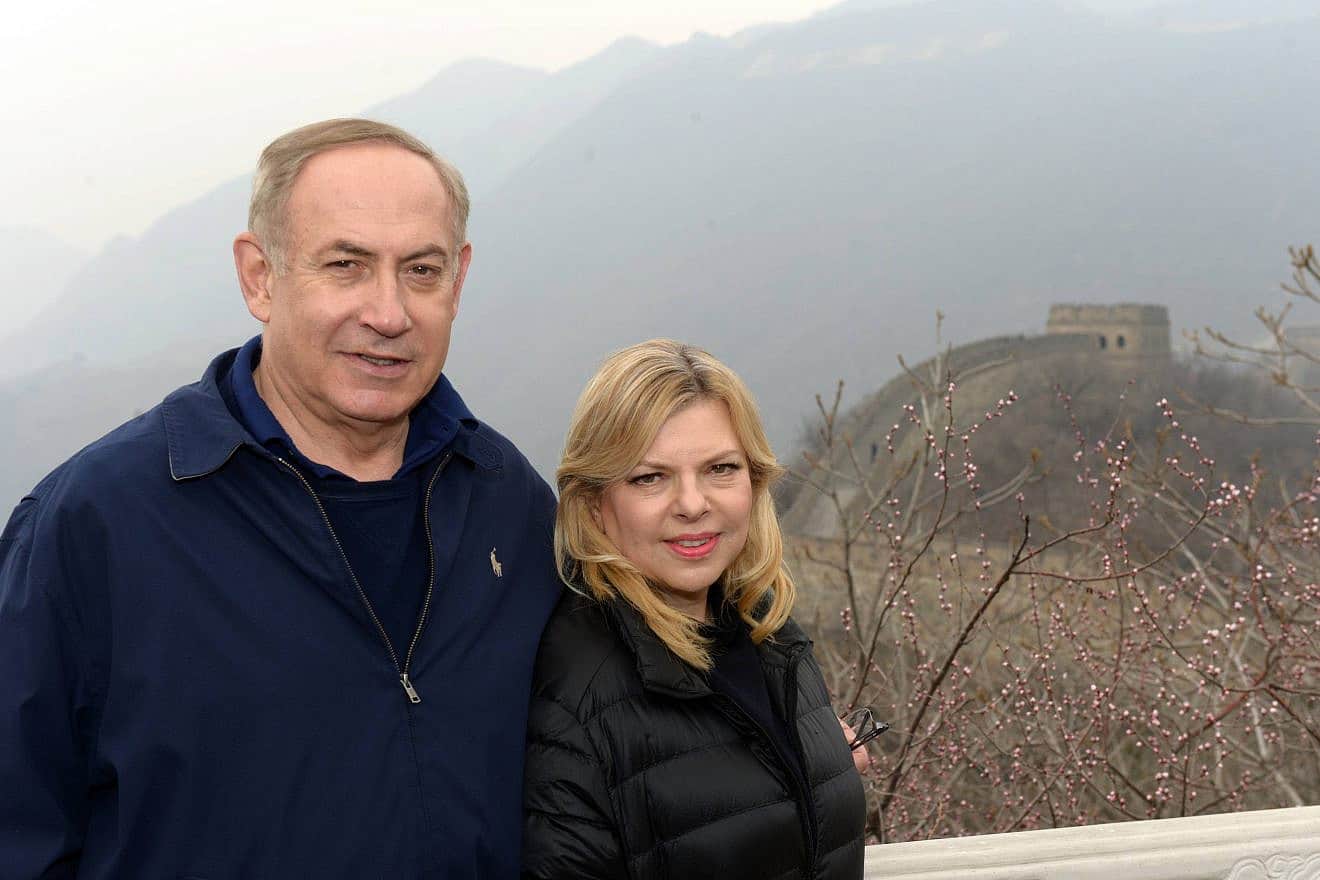 Israeli Prime Minister Benjamin Netanyahu and his wife, Sara, visit the Great Wall of China near Beijing, March 22, 2017. Photo by Haim Zach/GPO.