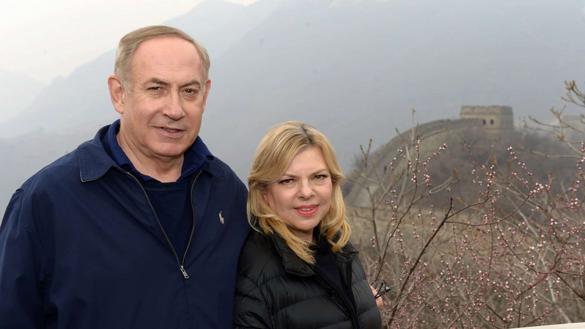 Israeli Prime Minister Benjamin Netanyahu and his wife, Sara, visit the Great Wall of China near Beijing, March 22, 2017. Photo by Haim Zach/GPO.