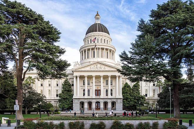 The California State Capitol. Credit: Andre M. via Wikimedia Commons.