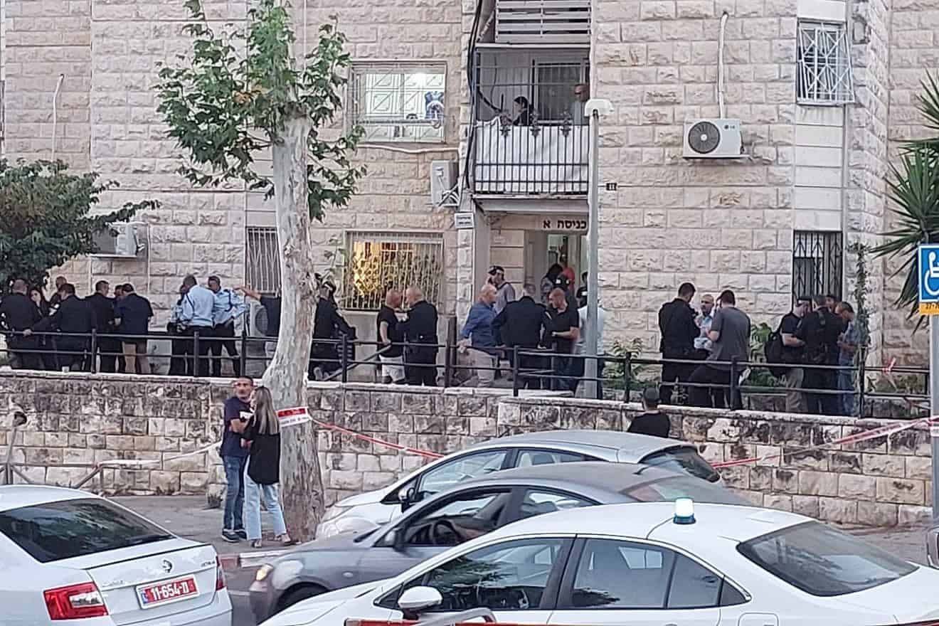 An Israeli man was stabbed and seriously wounded in Jerusalem's southern Gilo neighborhood, July 20, 2023. Credit: TPS / David Elimelech.