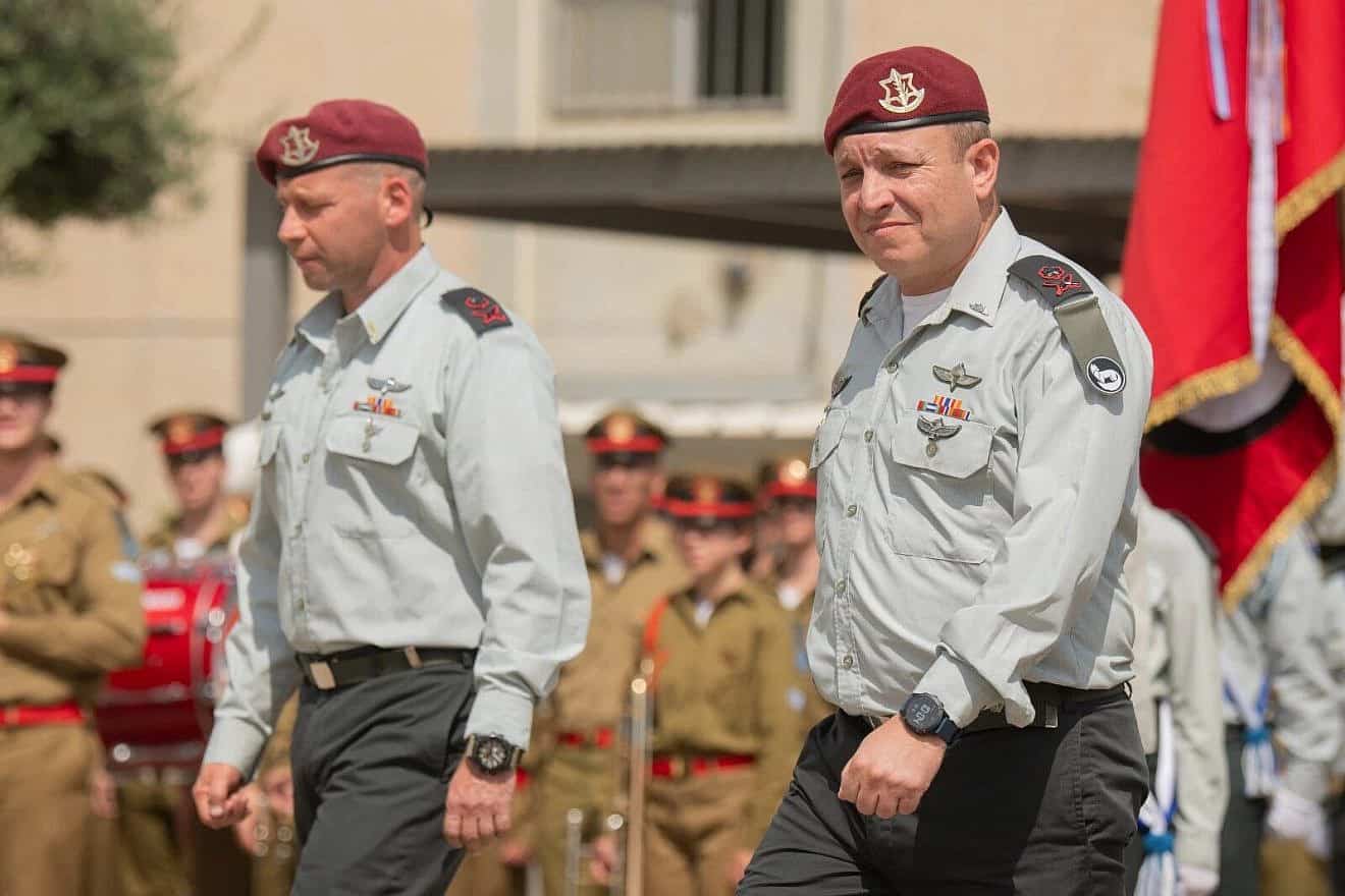 OC Southern Command Yaron Finkelman (left) and his predecessor in the post, Maj. Gen. Eliezer Toledano, at the hand-over ceremony in Beersheva, July 9, 2023. Credit: IDF.