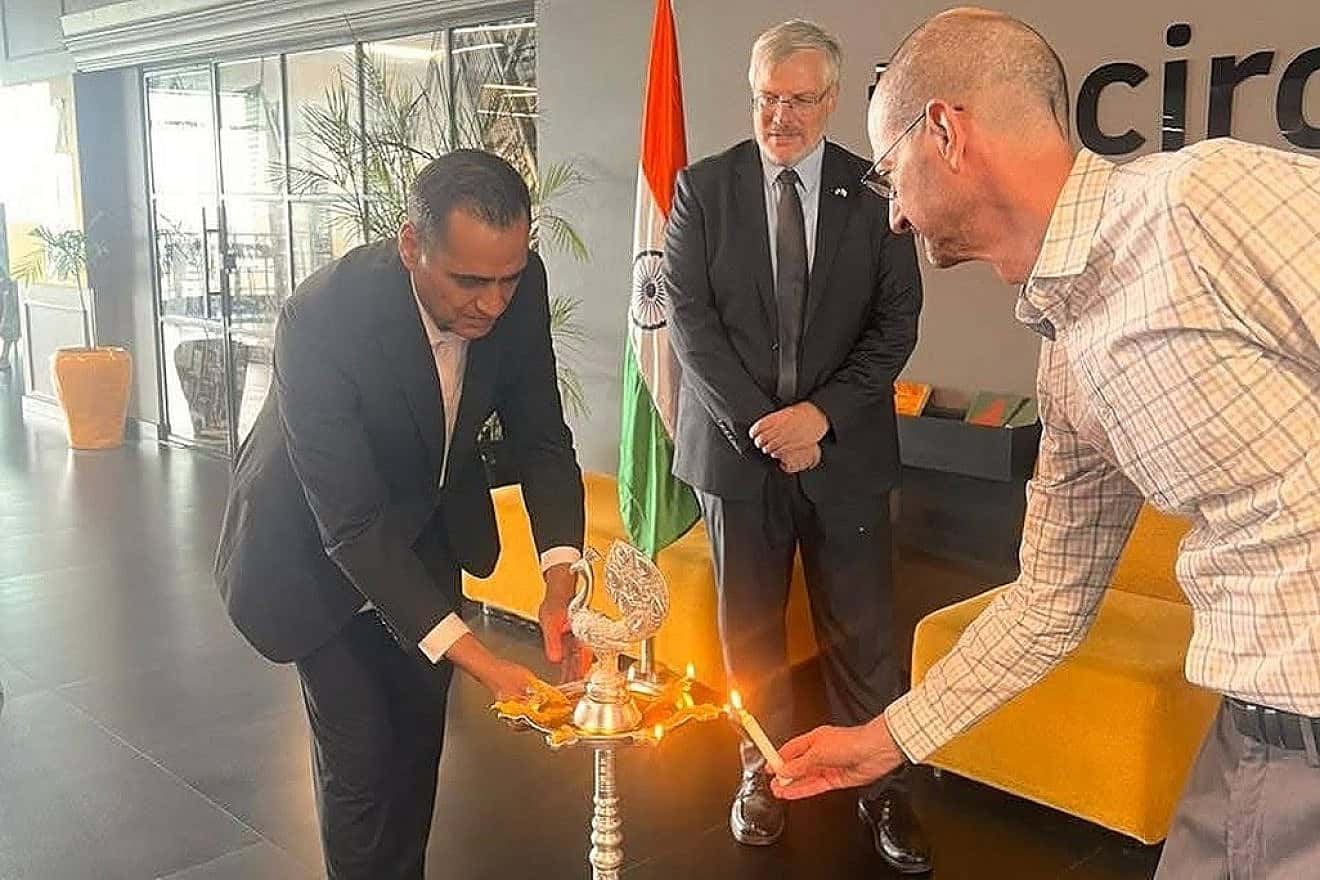 Israeli Ambassador to India Naor Gilon (center) and Israeli and Indian officials celebrate the signing of a Memorandum of Understanding to help India's watertech startups on Aug. 3, 2023, in Gurugram. Credit: Israeli Embassy in India.