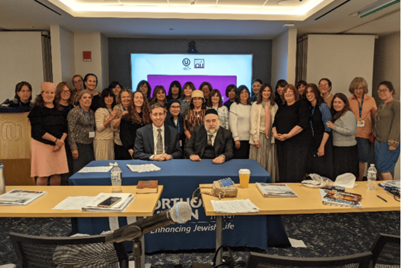 ASK OU participants with OU Kosher Managing Director of Community Relations Rabbi Eli Eleff (left) and OU Kosher COO and Executive Rabbinic Coordinator Rabbi Moshe Elefant at the OU's headquarters in Manhattan