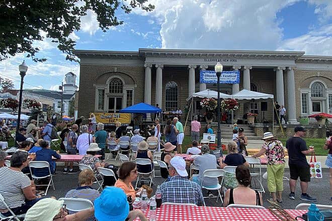 Crowds flocked to Ellenville, N.Y., for the Borsch Belt Fest to reminisce about the golden age of the Catskill Mountains as a Jewish summer getaway, July 29, 2023. Photo by Sonia Menken.