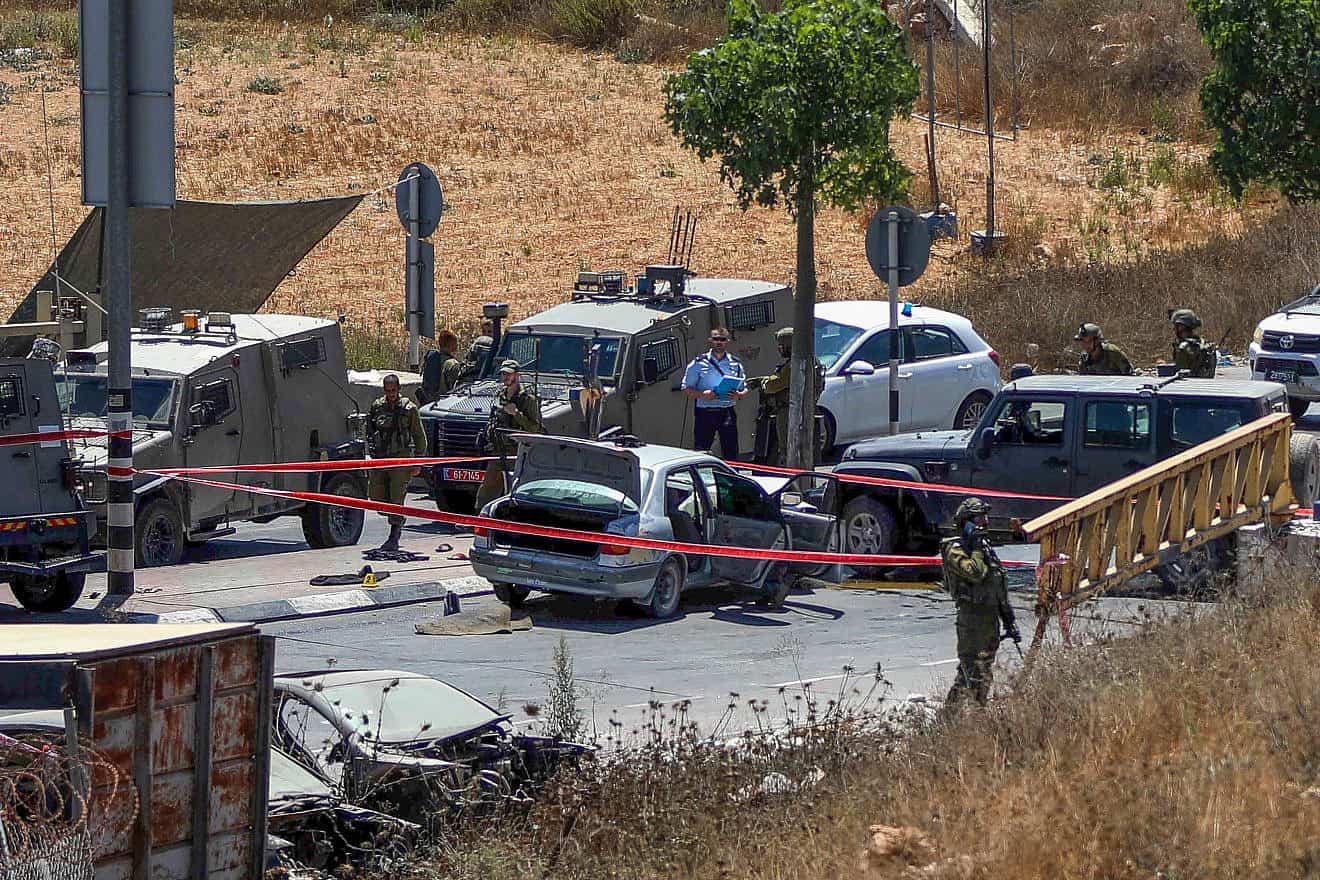 Police and rescue forces at the scene of a car-ramming terror attack near Hebron in Judea and Samari on Aug. 30, 2023. Photo by Wisam Hashlamoun/Flash90.