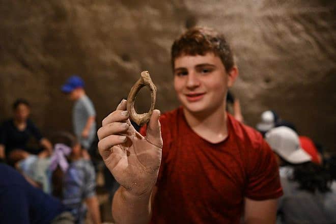 Kids participate in an archeological dig at Tel Maresha in Beit Guvrin, a UNESCO World Heritage Site in Israel’s Lachish region, Aug. 7, 2023. Photo by Yoav Dudkevitch/TPS.