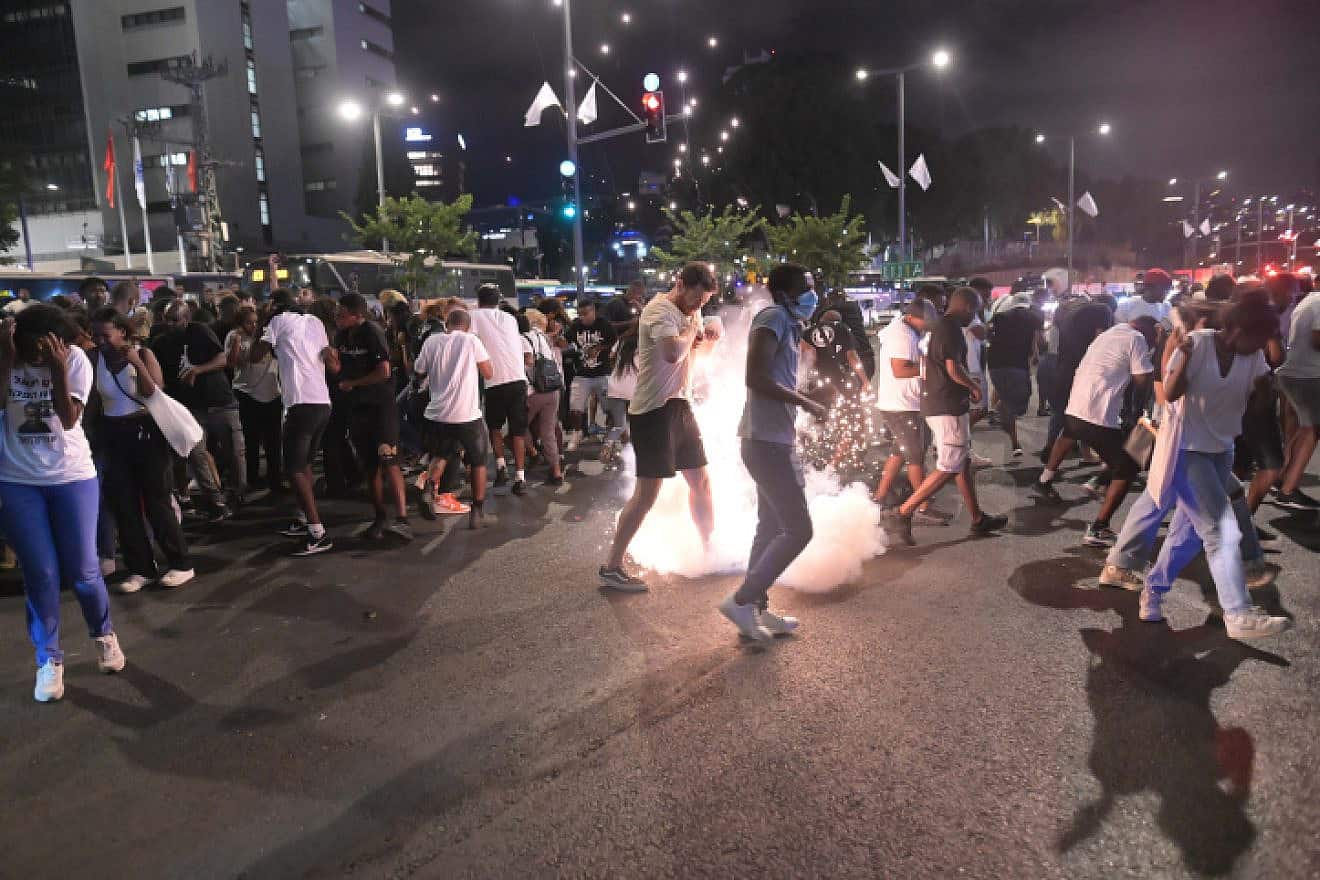 Protestors clash with police in Tel Aviv over the handling of a hit-and-run case involving the death of 4-year-old Rafael Adana, Aug. 23, 2023. Photo by Tomer Neuberg/Flash90.