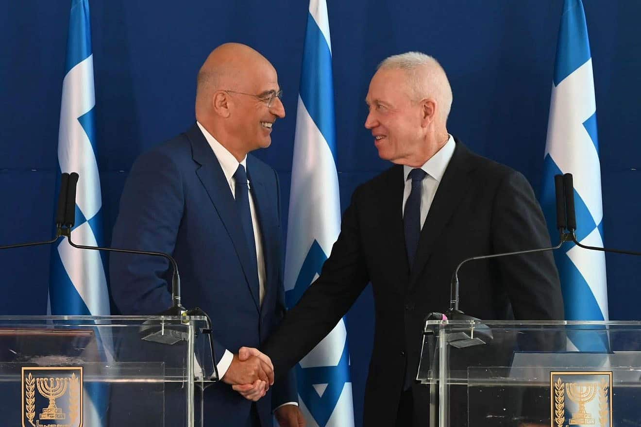 Israeli Minister of Defense Yoav Gallant (right) greets his Greek counterpart, Minister of National Defense Nikos Dendias. Photo by Ariel Hermoni/IMoD.