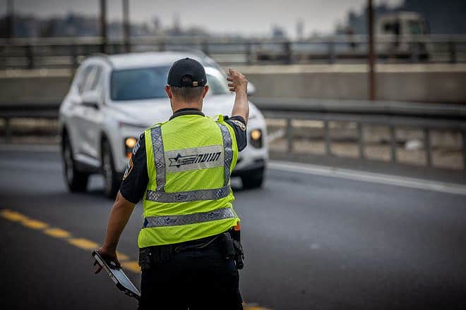 A Israeli traffic police officer, July 10, 2023. Photo by Chaim Goldberg/Flash90.