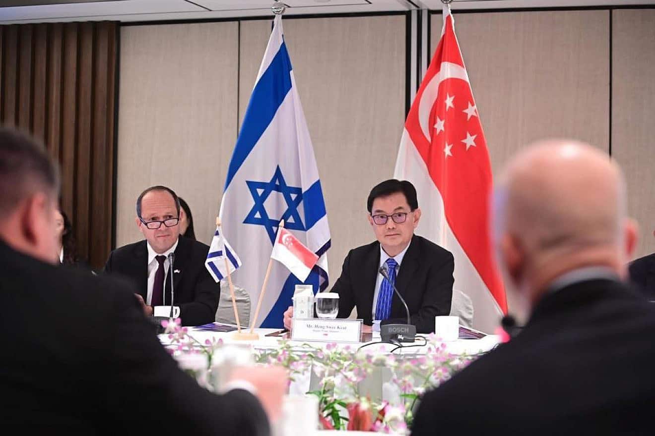 Israeli Minister of Economy and Industry Nir Barkat and Singapore Deputy Prime Minister Heng Swee Keat in Singapore, Aug. 21, 2023. Credit: Israeli Ministry of Economy.
