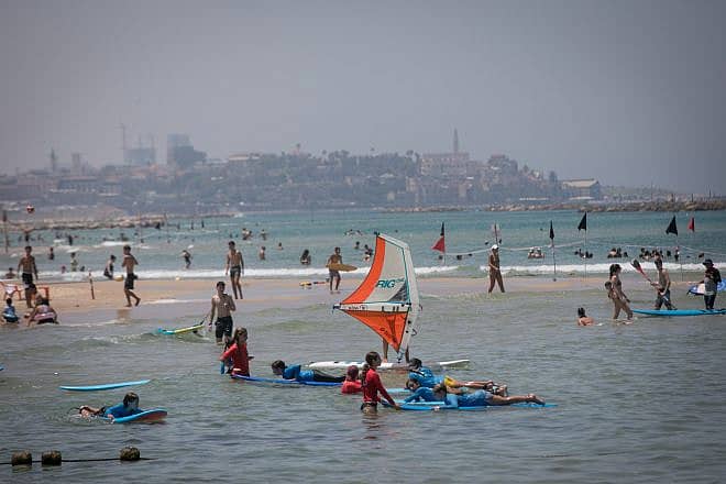 Israelis and tourists enjoy the beach in Tel Aviv, July 17, 2023. Photo by Miriam Alster/Flash90.