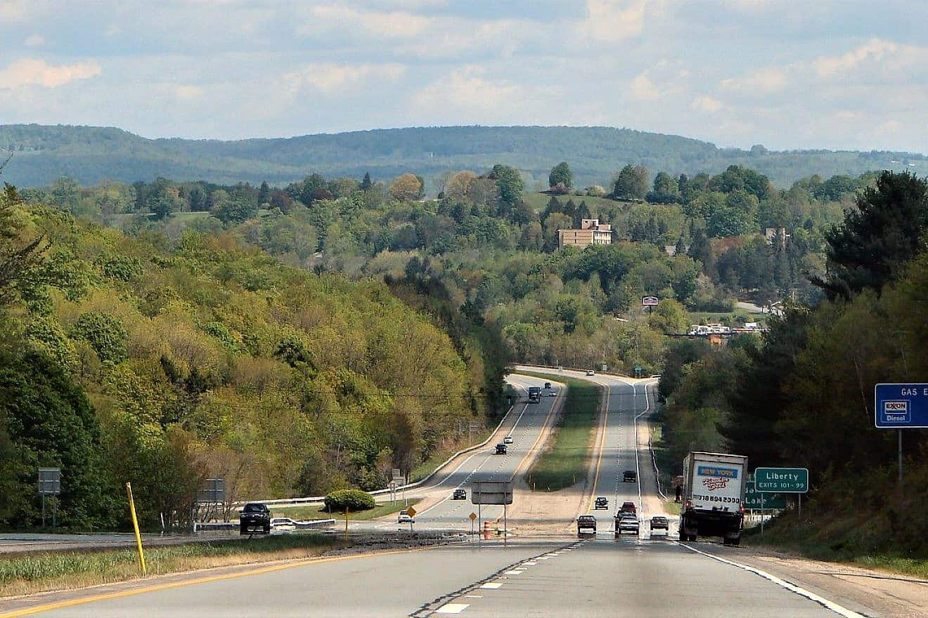 State Route 17 near Liberty, N.Y. Credit: P199 via Wikimedia Commons.