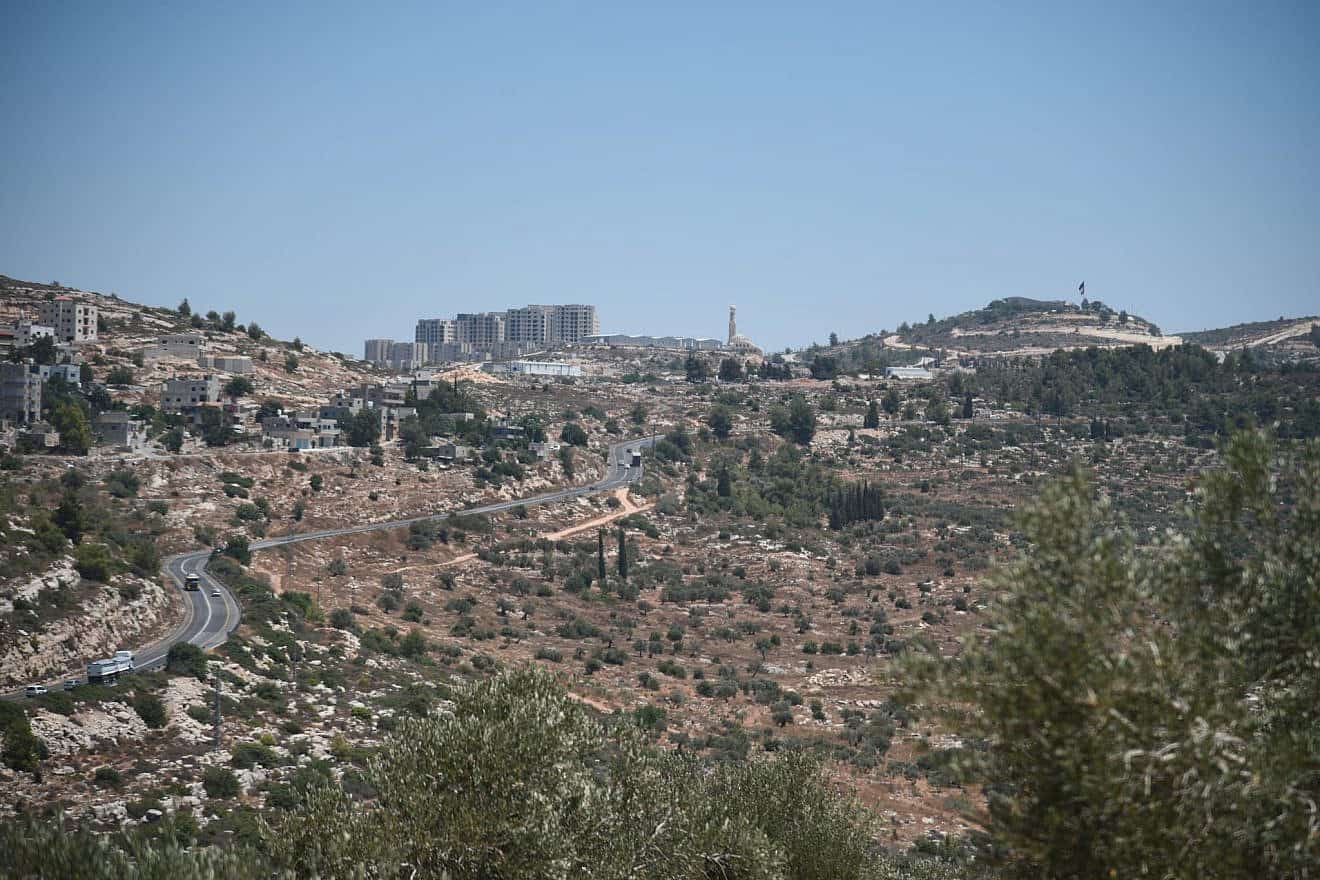 Route 465 overlooking the Ateret intersection in the Binyamin region of Samaria. Photo by Yoav Dudkevitch/TPS.