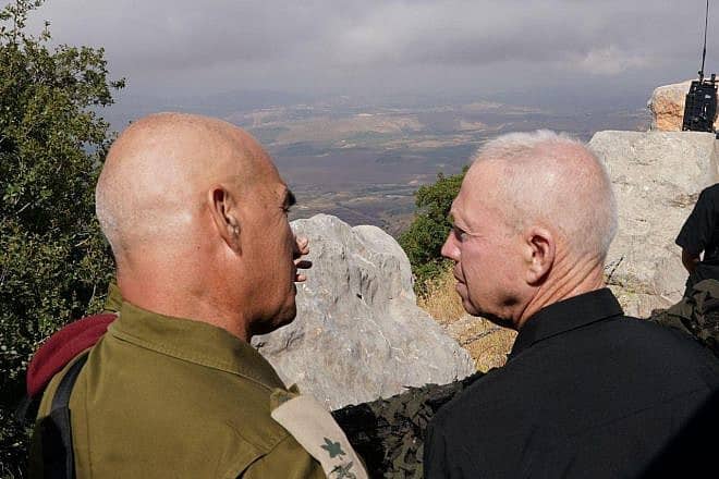 OC Northern Command Maj. Gen. Ori Gordin speaks with Defense Minister Yoav Gallant at Mount Dov, near Lebanon, Aug. 8, 2023. Photo by Ariel Hermoni/Defense Ministry.