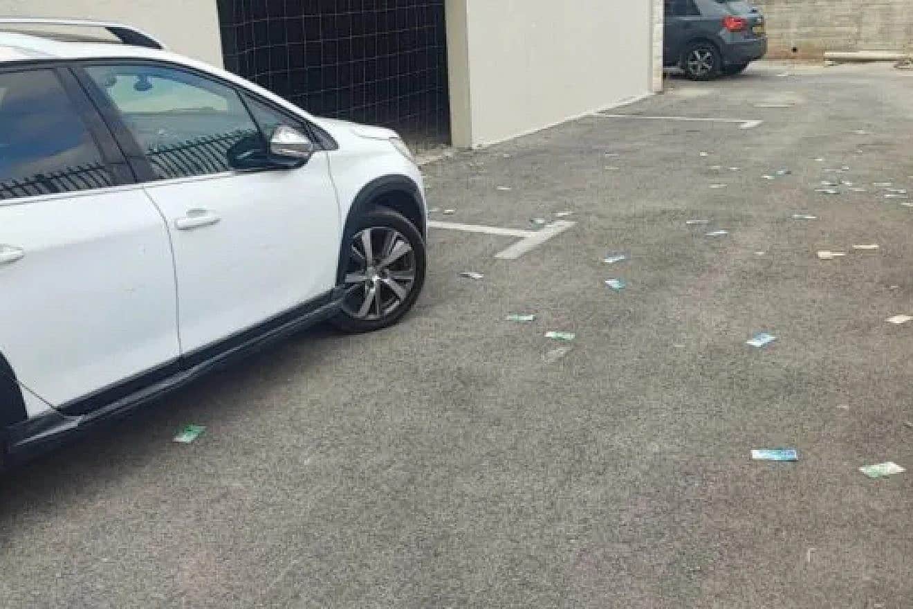 A suspect in a financial investigation tried to dispose of evidence by throwing hundreds of bills out the window. Photo by Israel Police.