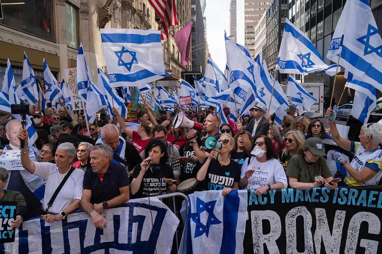 Anti-judicial reform protesters in New York City crowd the streets before the meeting between Israeli Prime Minister Benjamin Netanyahu with U.S. President Joe Biden on the sidelines of the U.N. General Assembly on Sept. 20, 2023. Credit: Luke Tress/Flash90.