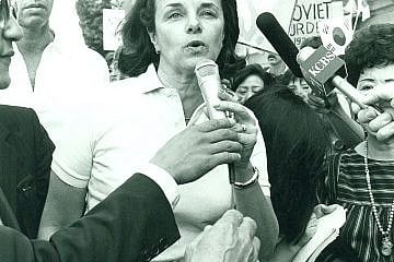 Former San Francisco Mayor Dianne Feinstein, later a U.S. senator from California, speaks at a rally in San Francisco's Chinatown in the late 1970s. Her future husband, Richard Blum, stands to her left. Photo by Nancy Wong via Wikimedia Commons.