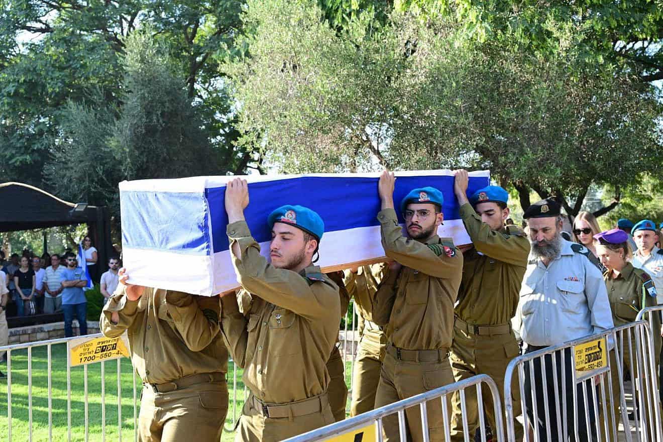Mourners attend the funeral of IDF Sgt. Maksym Molchanov at the Kiryat Shaul Military Cemetery in Tel Aviv, Sept. 5, 2023. Photo by Yossi Zeliger/TPS.