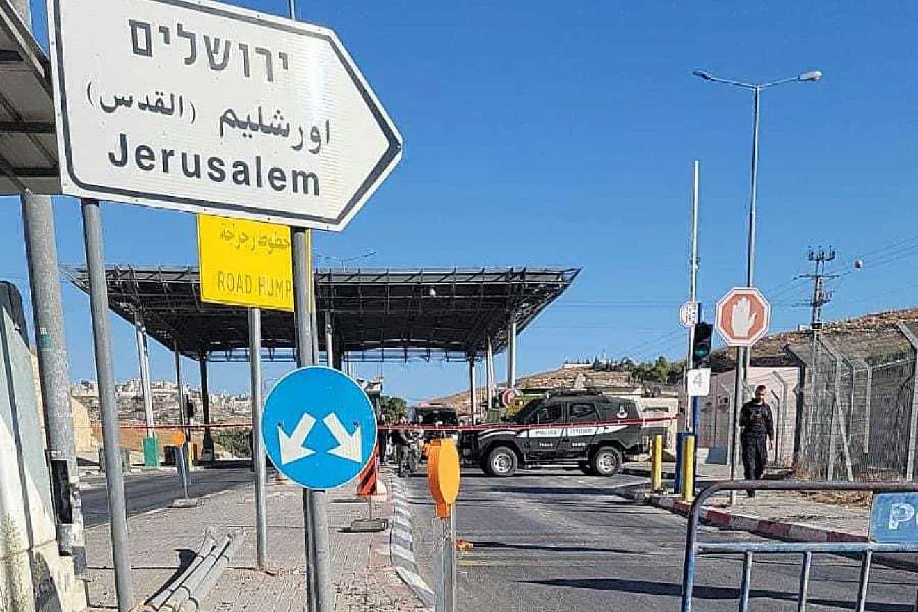 A Palestinian terrorist was shot and neutralized during an attempted stabbing attack at the Mizmoria crossing close to the Har Homa neighborhood near Jerusalem, Sept.18, 2023. Photo by Kobi Natan/TPS.