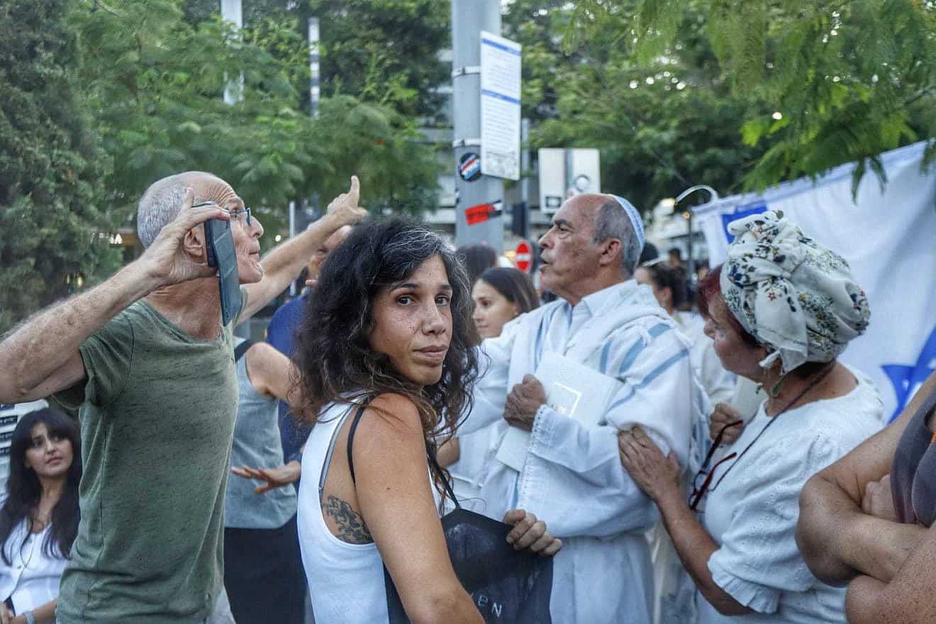 Left-wing activists disrupt a prayer session on the eve of Yom Kippur in Tel Aviv, Sept. 24, 2023. Credit: Eitan Elhadez/TPS.