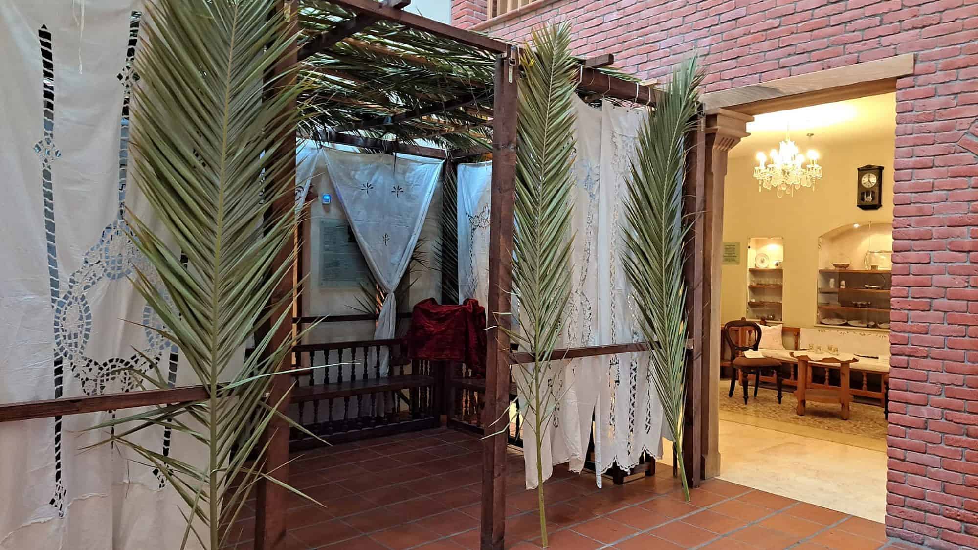 A seasonal sukkah on view at the Babylonian Jewry Heritage Center in Or-Yehuda, Israel. Credit: Babylonian Jewry Heritage Center.