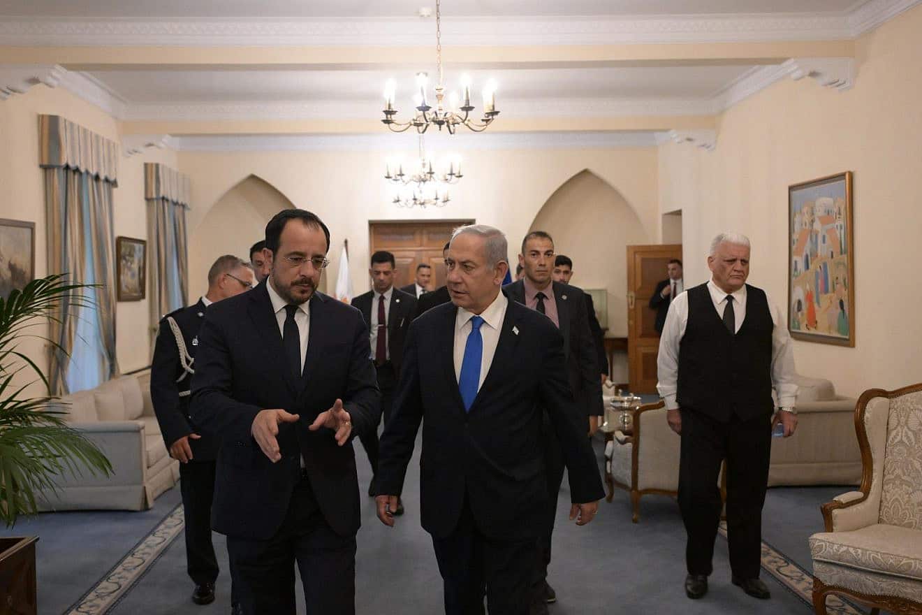 Cypriot President Nikos Christodoulides (left) and Israeli Prime Minister Benjamin Netanyahu hold a joint meeting in Nicosia, Sept. 3, 2023. Photo by Amos Ben-Gershom/GPO.