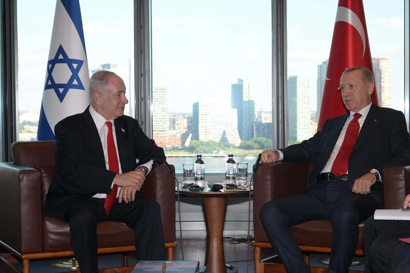 Israeli Prime Minister Benjamin Netanyahu and Turkish President Recep Tayyip Erdoğan meet at the Turkish House in New York, Sept. 19, 2023. Photo by Avi Ohayon/GPO.
