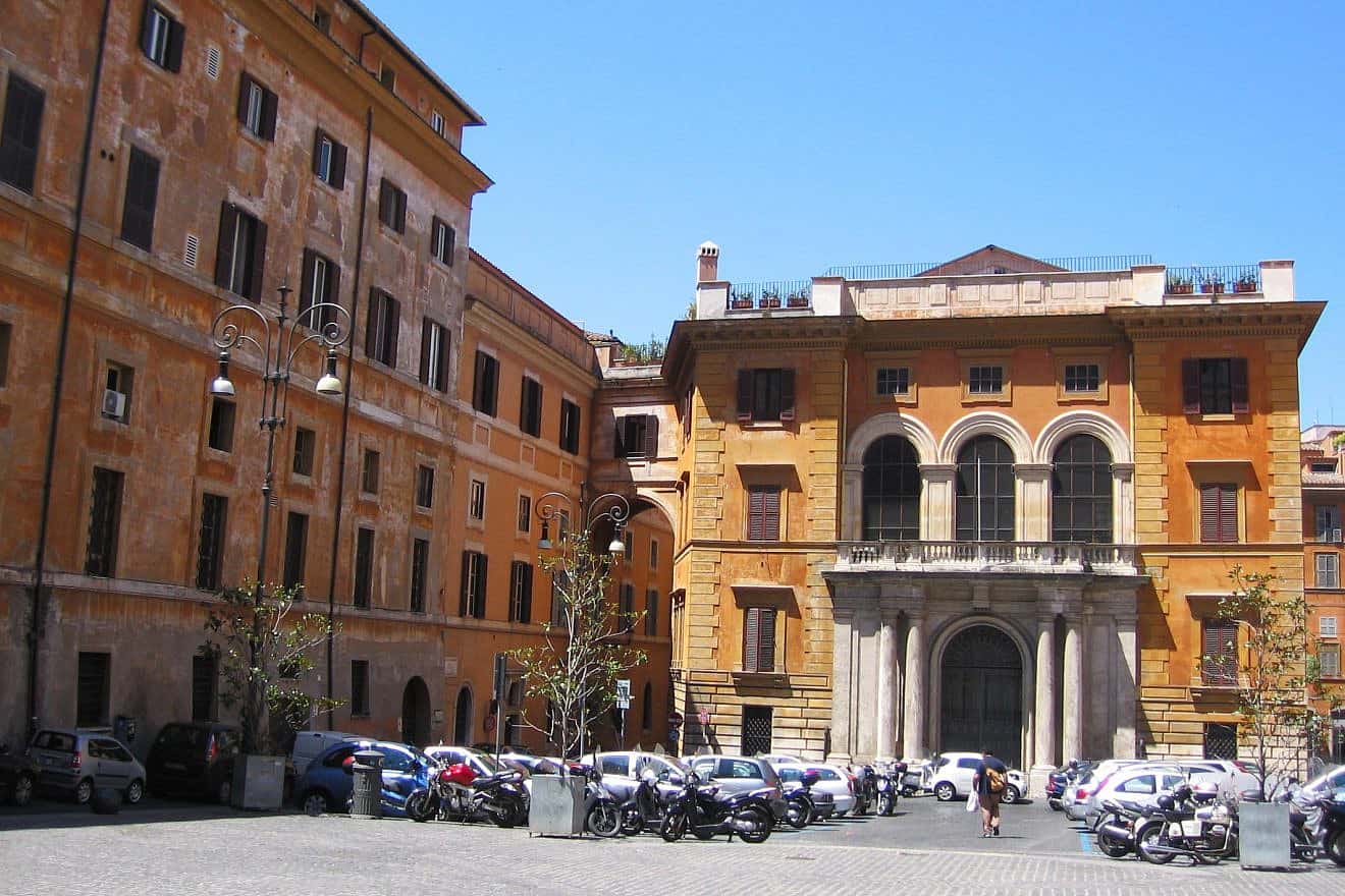 The Pontifical Biblical Institute of Rome, founded in 1909. Credit: 	Grentidez via Wikimedia Commons.